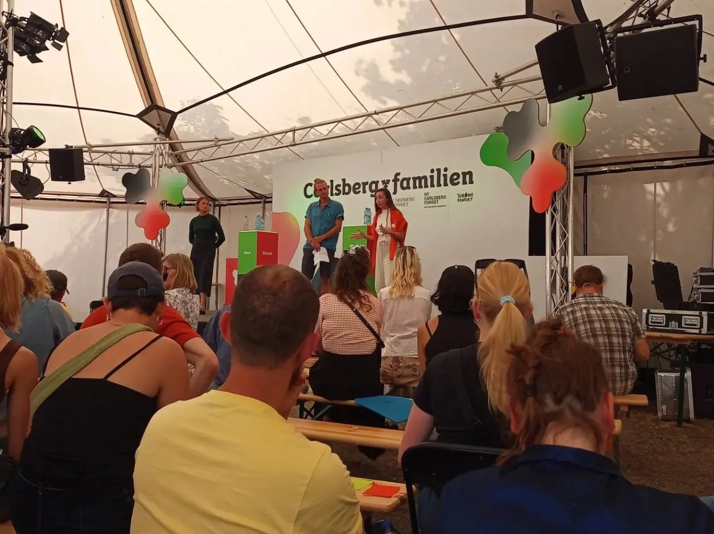 paneldeltager og moderator billede 2
